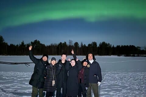 FAMILJEVÄNLIG Auroratur med minibuss