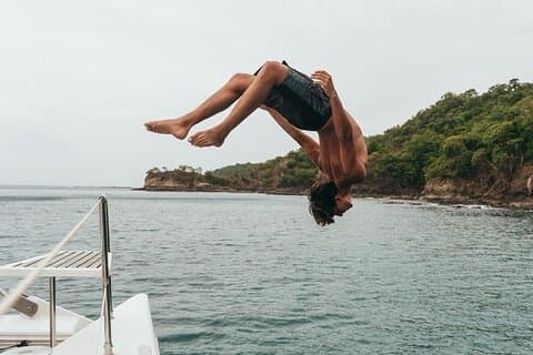 Tour in catamarano a Tamarindo - Crociera al tramonto, open bar e snorkeling