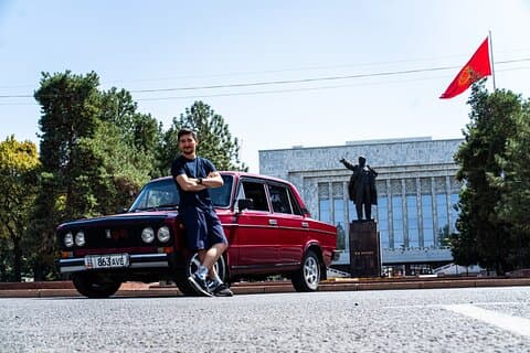 Tour dei monumenti sovietici di Bishkek in uno Zhiguli classico