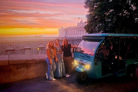 Tour Privado con Tuk Tuk Zero: Lo Mejor de Madrid en 2h 15min