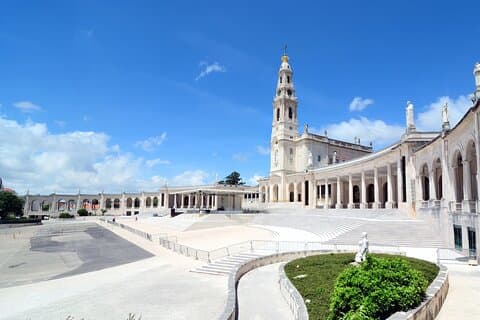 Fátima Sanctuary, Óbidos Medieval and Nazaré from Lisbon