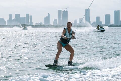 Lección privada de wakeboard de 1 hora en Miami Beach