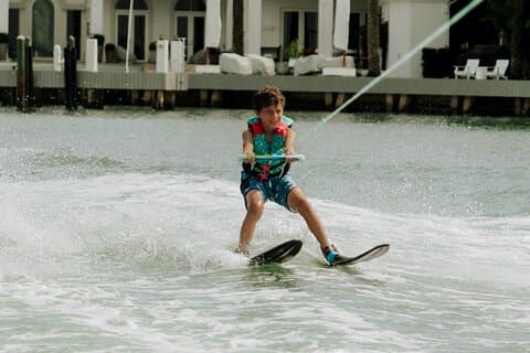 One Hour Waterskiing Lesson: Ultimate Miami Thrills