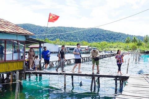 Starfish Beach en Floating Village Combo Boottocht Vis en zeevruchten Lunch