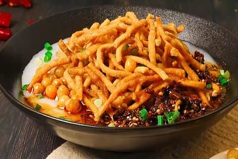 Provsmakning av lokal gourmetmat i Chongqing