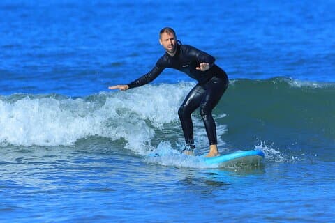 Surfing leksjoner med lokale instruktører, fange din fisrt bølge