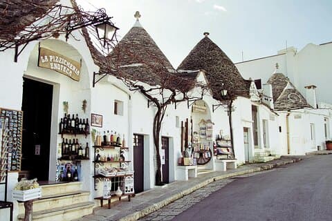 Visitez Alberobello et Locorotondo