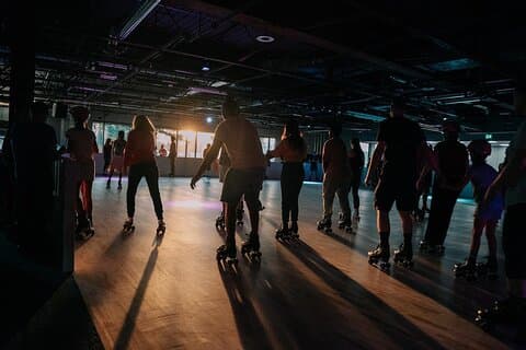 Entrada a la pista de patinaje sobre ruedas Ottawa con patines incluidos