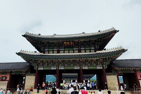 Gyeongbokgung Palace Tour and Dasik Workshop in Seoul