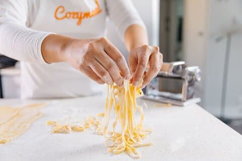 Hacer Pasta Fresca y Tiramisù en un Hogar Toscano Acogedor (3 - Comida de Curso)