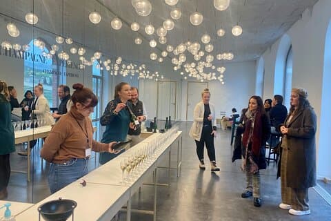 Moet et Chandon Pressoria Champagne Liten grupp från Paris