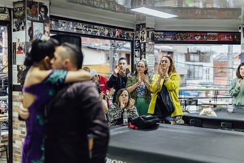 Manrique : Van de Barrio naar de wereld en de dansklas