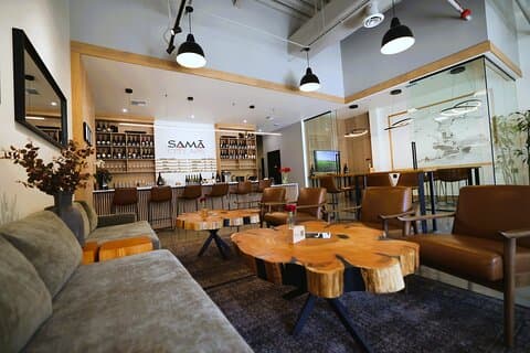 Weinprobe im Samā Cellars a Boutique Washington Winery