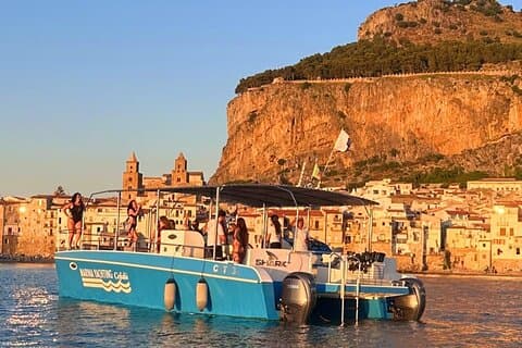 Crucero al atardecer en catamarán
