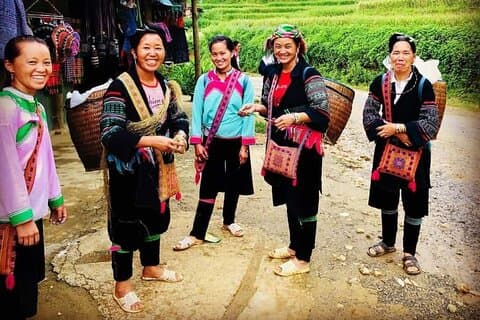 Tour di trekking di gruppo Sapa 2D1N con esperienza in famiglia