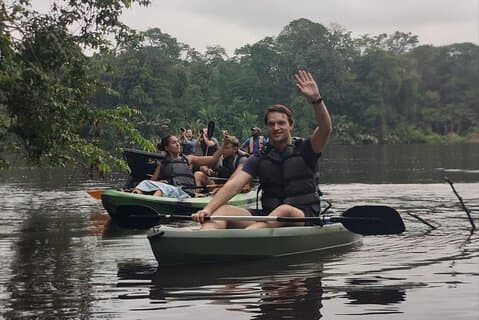 Kajaktur gennem kanalerne i Tortuguero Nationalpark