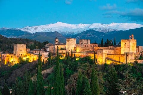 Alhambra-biljetter med Nasridpalatsen + turisttåg