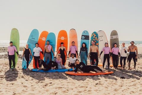 Cours de surf en groupe à Tamraght
