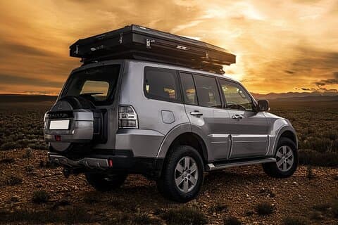 Viaggio di andata e ritorno guidato in Oman con tenda da tetto superiore 4WD 7 giorni
