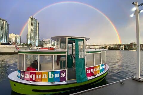 Aquabus Ferry Hoppa på hoppa av-dagskort