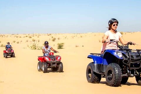 Quad Bike Adventure com Camelo e Areia em Abu Dhabi