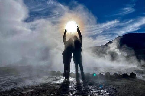 Géiseres del Tatio: El espectáculo del amanecer en los Andes