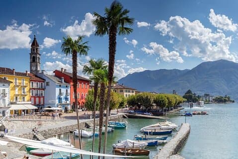 Alpes en train jusqu'au Tessin : Château, Village de Pierres, Lac et Nourriture locale