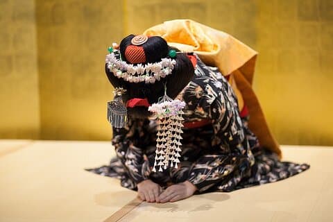 Authentic Maiko Experience＆Kyoto Lunch (Free drink) at Noh Stage