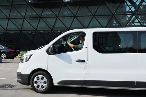 Transporte privado desde el aeropuerto al centro de Cracovia Viceversa