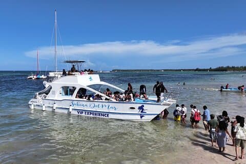 Private Cruise with BBQ - Slide And Open Bar