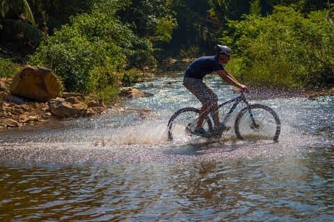 Luang Prabang Mountainbike Trekking och Vattenfall privat tur