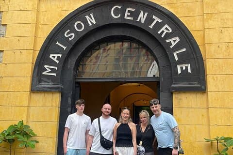 Visite de la prison de Hoa Lo et du Petit Paris à Hanoï (quartier français)