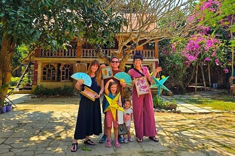 Mullbär Saa papper och lykta tillverkning Workshop i Luang Prabang