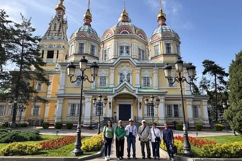 Tour della città di Almaty Green Bazaar Iconic City Routes e Kok Tobe