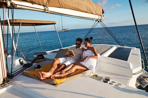 Crociera privata in catamarano al tramonto all inclusive a San Pietroburgo