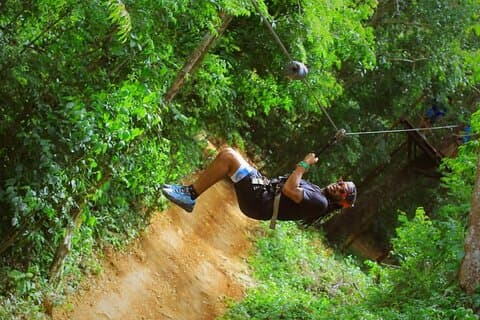 Jungle Kingdom Ziplining ATV Single e Cenote Swim de Cancun