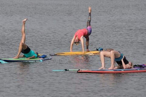 SUP Yoga: Paddleboard yoga oplevelse i naturen