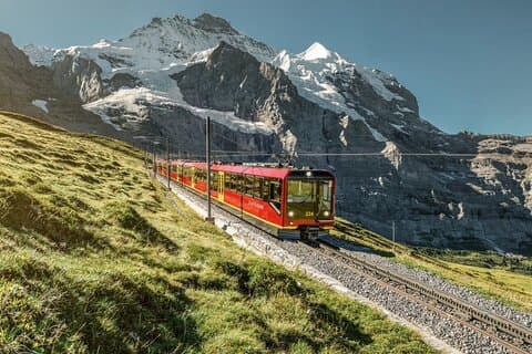 Swiss Travel Pass Unbegrenzte Bahnreisen in der ganzen Schweiz