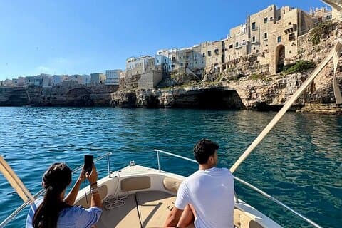 Private boat tour in Polignano among caves, swimming and aperitif