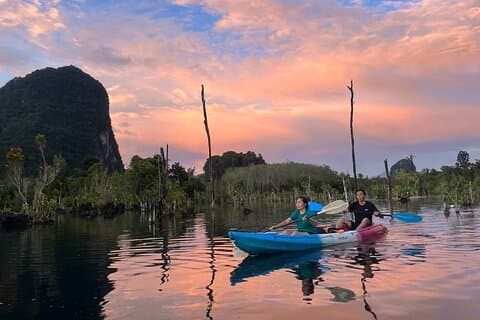 Klong Root Jurassic World Kajakpaddling och simning i Krabi