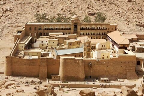 Dagtrip naar het klooster van St Catherine en Dahab vanuit Sharm El Sheikh