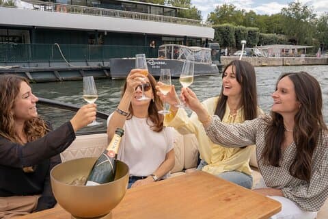 Paris Private River Cruise com Champagne da Torre Eiffel