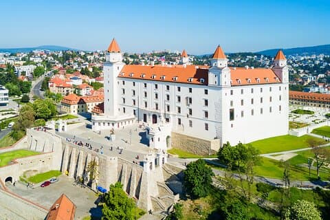 Transferência privada de Budapeste para Bratislava com 2h de passeio