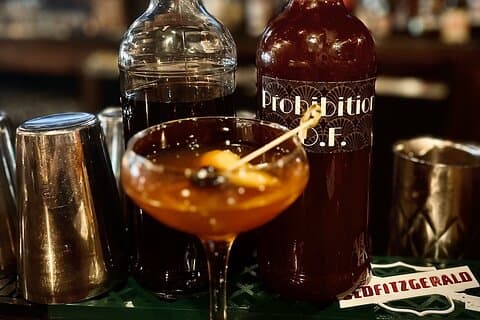 Tipsy History : Happy Hour Historiska Pub Crawl av Annapolis