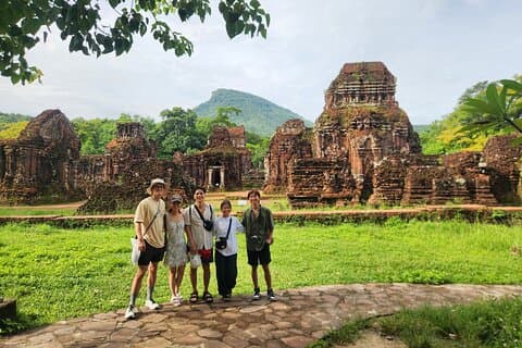 MY SON VALLEY, MARBLE MOUNTAIN & MONKEY MOUNTAIN van HOTELS in DA NANG of HOI AN
