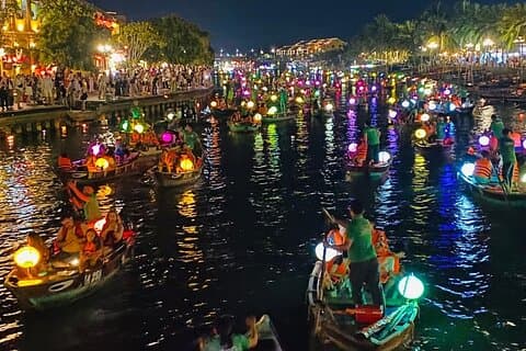 Hoi An Nightlife Tour with Hoi An Ancient Walking Tour, Boat Ride, Night Market