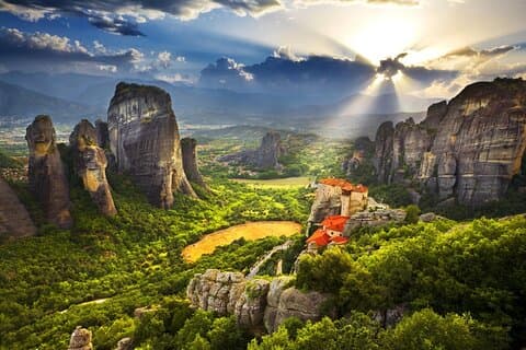 Tagesausflug nach Meteora von Athen mit einem privaten Fahrer