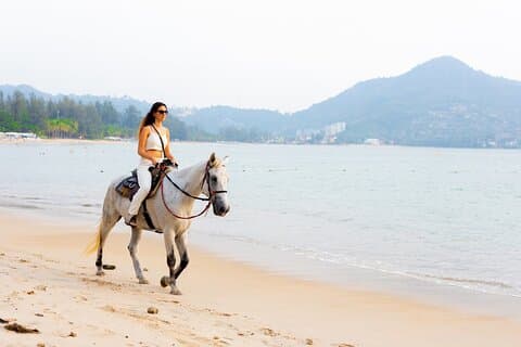 Paseo a caballo por la playa de Kamala Phuket