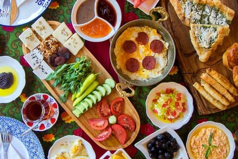 Istanbul Street Food Tour: assaggio privato dei due continenti