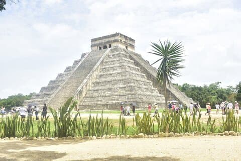 Tour Chichen Itza & Valladolid & Cenote Chichican bare fra Cancun